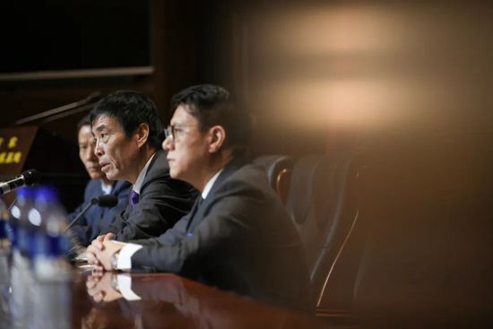 全国人大代表陈虹说，随着跟着电影、电视剧去旅游愈发的受到消费者的欢迎，很多澳门的朋友第一旅游地的选择就是内地。